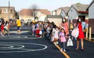 Giáo viên ‘mất quyền’ trong trường học, học sinh là ‘ông chủ’