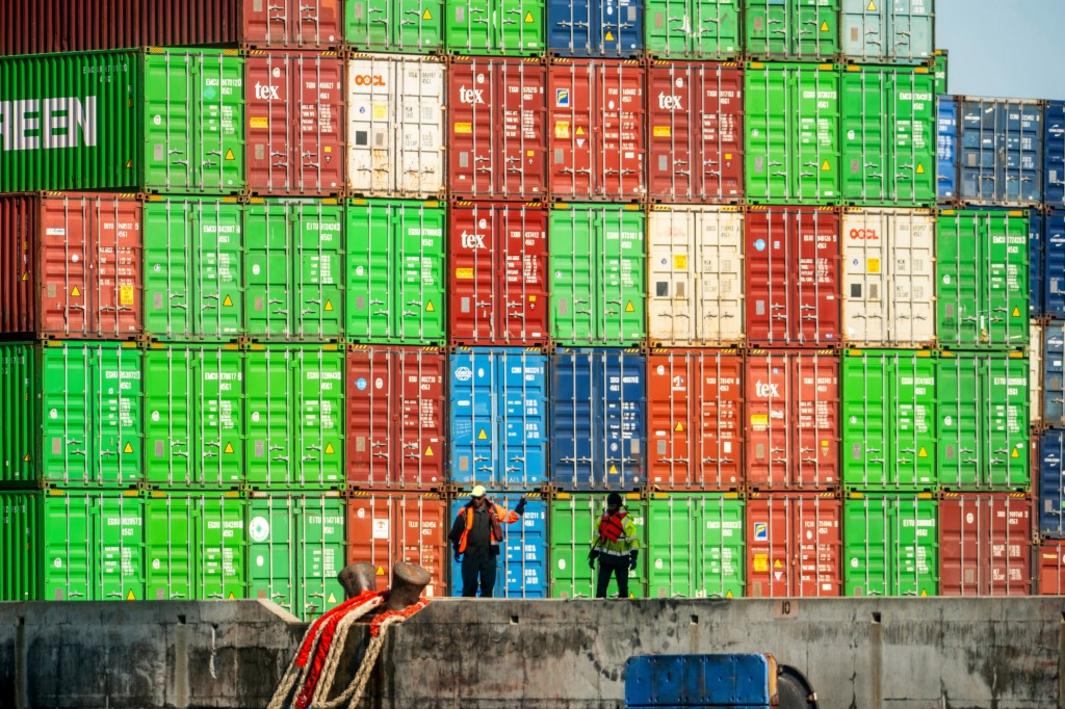 Tình hình cảng Oakland: Giảm lượng hàng hóa, nhưng có dấu hiệu tích cực 1 EBT L PORTTARIFF 0423 3 2a7623