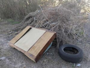 Vấn nạn đổ rác trái phép tràn lan tại các khu dân cư Houston 3 Vấn nạn đổ rác trái phép tràn lan tại các khu dân cư Houston