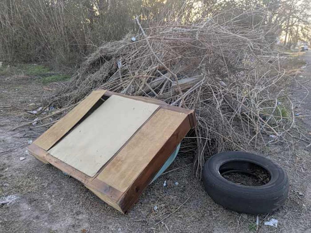 Vấn nạn đổ rác trái phép tràn lan tại các khu dân cư Houston 1 FTTNGRUYGVANBMGDDTDCQYJUME