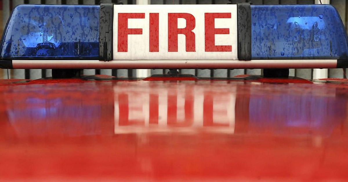 Cháy lớn tại Nam Houston, Lực lượng cứu hỏa ứng cứu 1 Fire truck lights