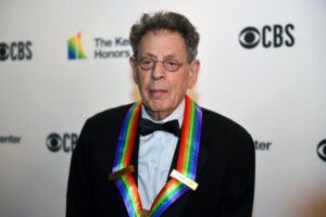 Nhạc sĩ Philip Glass rút bản giao hưởng dự kiến ra mắt tại Trung tâm Kennedy