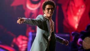 Bruno Mars mang ‘The Romantic Tour’ đến Vùng Vịnh