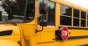 Xe buýt trường học ở Washington bị tai nạn, không ai bị thương nặng