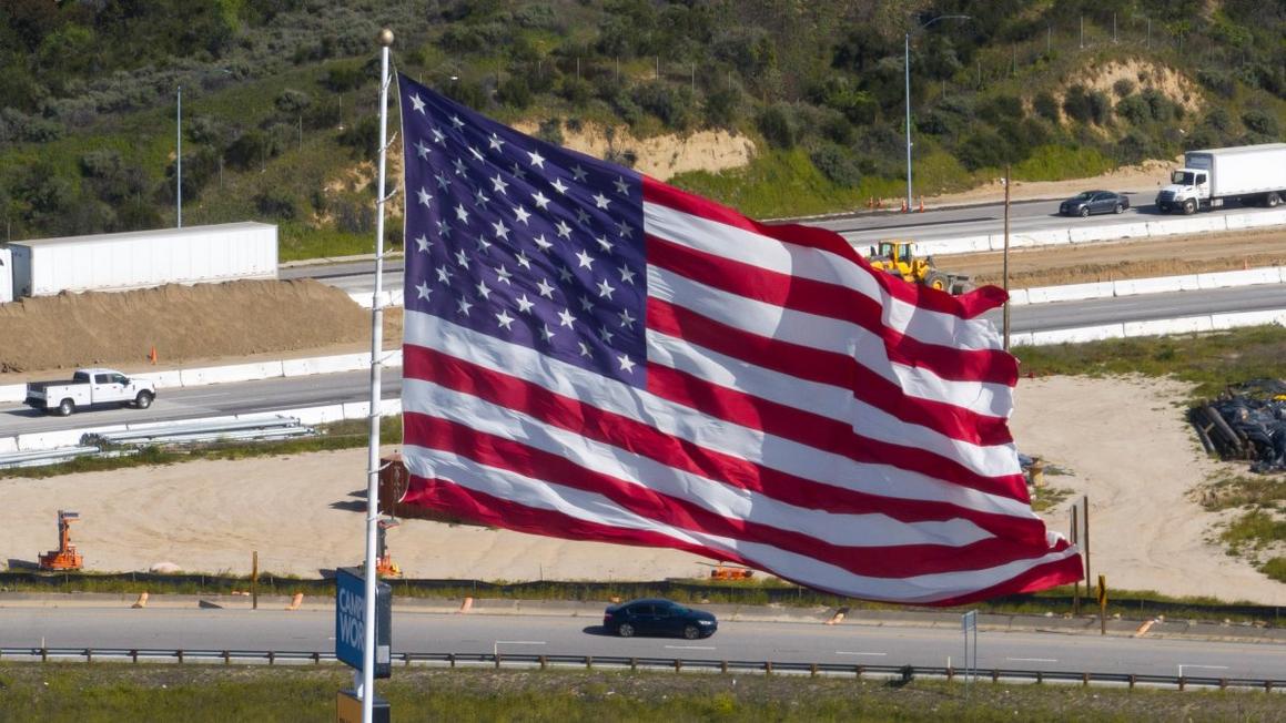 Cảnh báo gió lớn ở Hạt Los Angeles