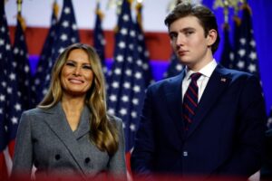 Bà Melania Trump: Con trai đã lớn Barron vẫn cần sự hỗ trợ ‘không ngừng’