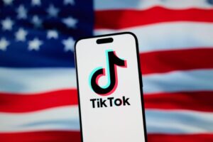Người dùng TikTok hoang mang về việc thu thập ‘tình trạng nhập cư’ của ứng dụng