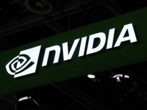 Nvidia yêu cầu khách hàng Trung Quốc trả trước tiền mua chip AI H200