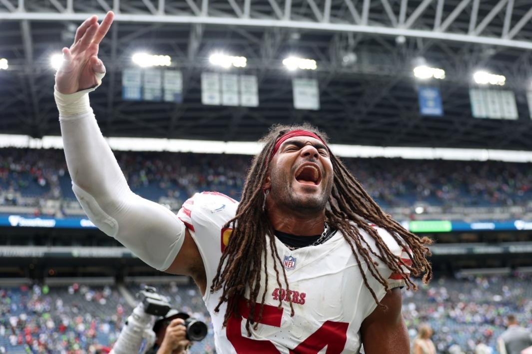 49ers Mở Cửa Sổ Tập Luyện Cho Fred Warner, Hướng Tới Trận Playoff 1 GettyImages 2234204694