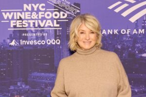 Cháu gái gây áp lực cho Martha Stewart lên tiếng về ICE 20 Cháu gái gây áp lực cho Martha Stewart lên tiếng về ICE