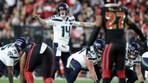 Seahawks thắng 49ers 13-3, giành vị trí số 1 tại NFC 4 Seahawks thắng 49ers 13-3, giành vị trí số 1 tại NFC