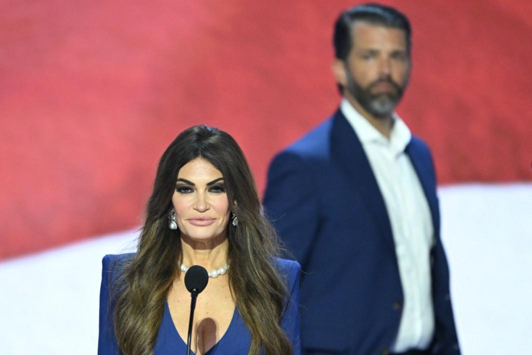 Kimberly Guilfoyle 'vui vẻ' khi Trump Jr. đính hôn với người khác 1 Guilfoyle1