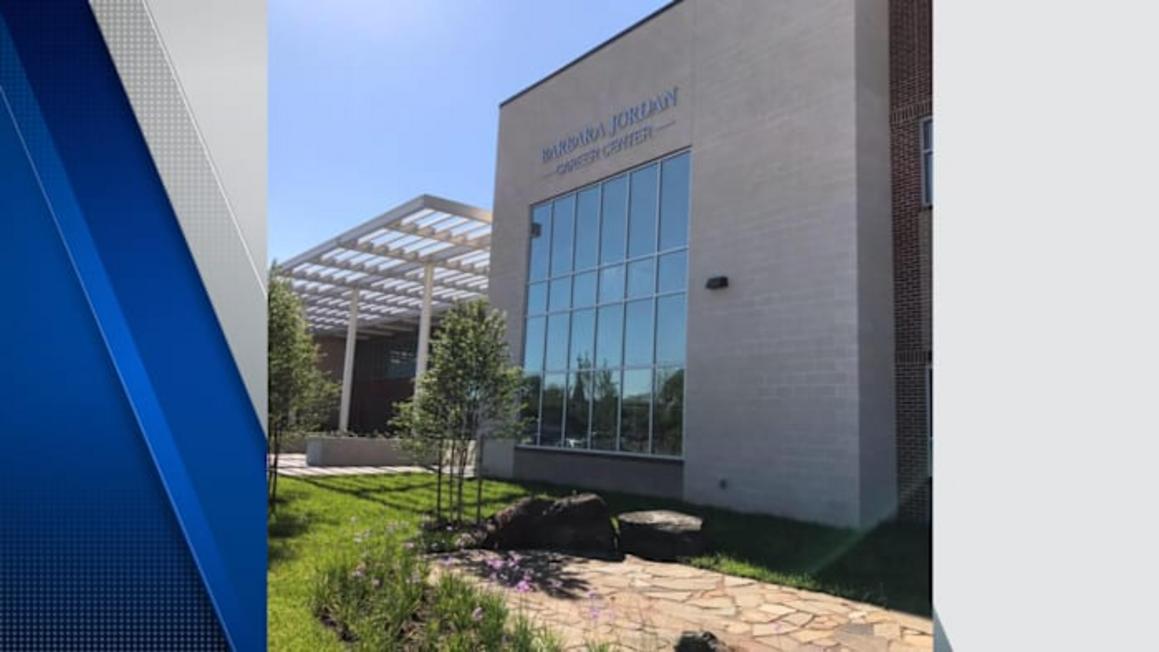 HISD mở rộng chương trình nghề cho 16 ngành có nhu cầu cao qua Trung tâm Barbara Jordan 1 HN6IALB2W5DPPKOATIC7XI4WXU