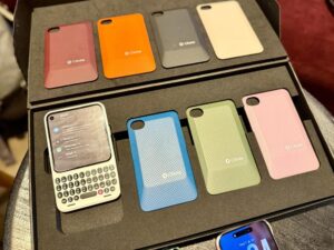 Trên tay nguyên mẫu Communicator của Clicks: Điện thoại lai BlackBerry mới