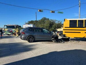 Xe buýt trường học Klein ISD gặp tai nạn, hai tài xế nhập viện