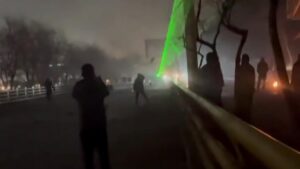 Biểu tình Iran: Con số tử vong lên đến 2,000 người, Tổng Thống Donald Trump tuyên bố ‘Sự giúp đỡ đang trên đường đến’