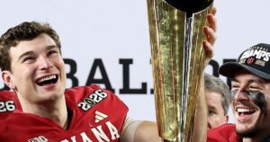 Đội bóng Indiana Hoosiers giành chức vô địch quốc gia đầu tiên