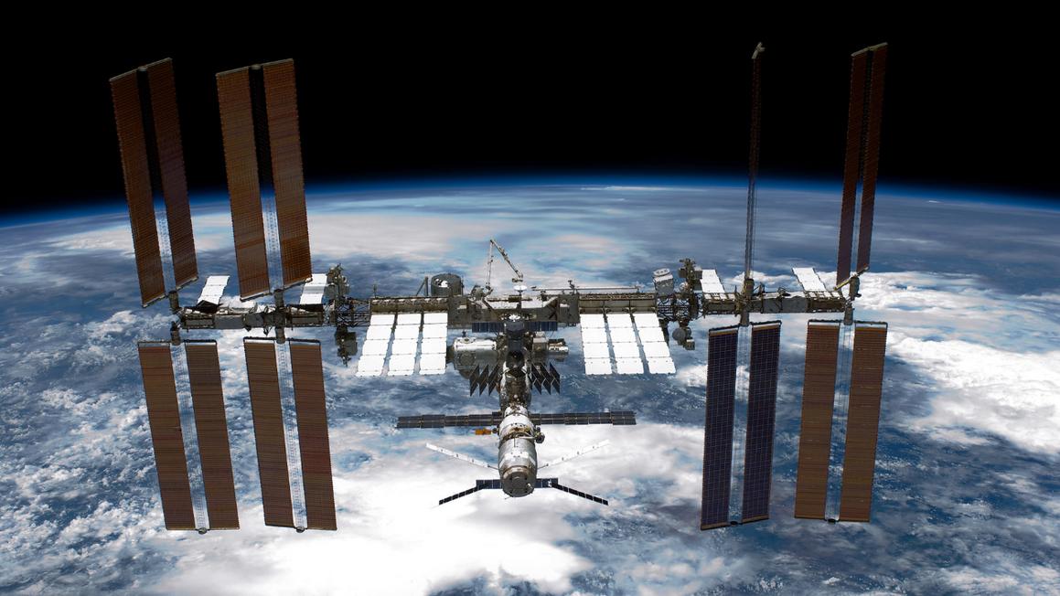 NASA Ra Lệnh Phi Hành Đoàn ISS Trở Về Sớm Vì Lý Do Y Tế