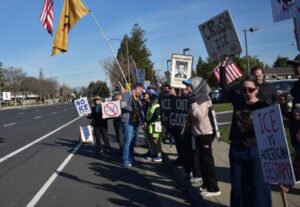 Nhóm tại Los Gatos tổ chức tưởng niệm để phản đối việc thực thi di trú bạo lực