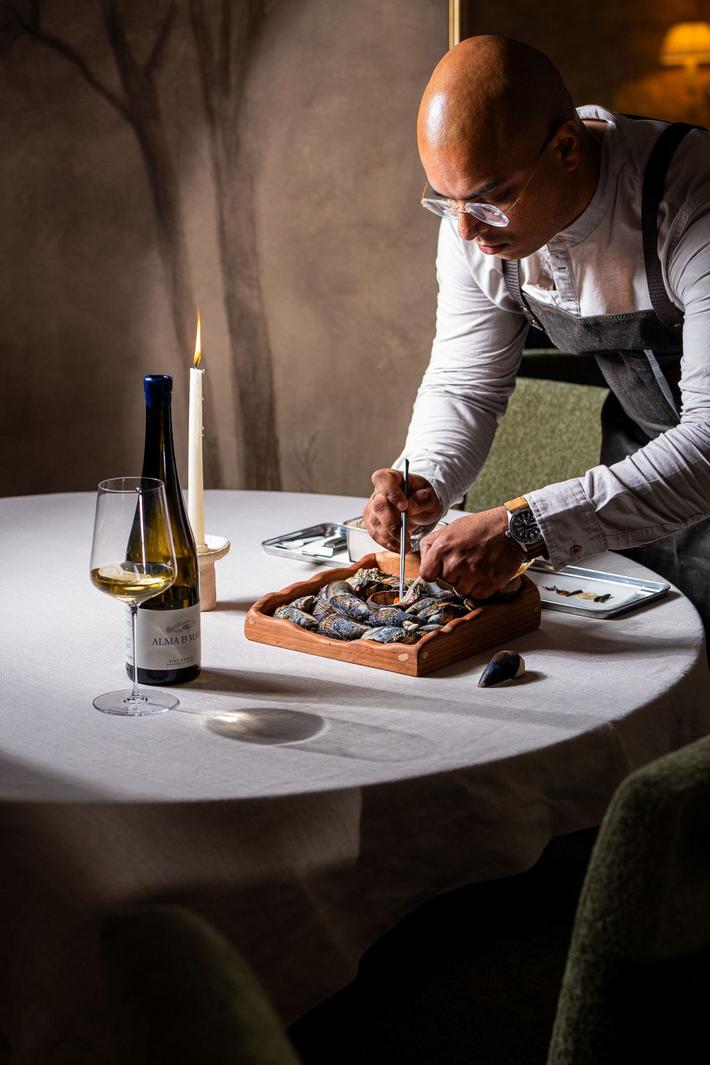 LGW L VICINITY 0130 1