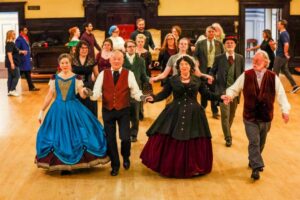 Lãng mạn và phục trang: Tại sao những người ‘mọt sách’ Vùng Vịnh lại tìm đến điệu nhảy ballroom thế kỷ 19 16 Lãng mạn và phục trang: Tại sao những người ‘mọt sách’ Vùng Vịnh lại tìm đến điệu nhảy ballroom thế kỷ 19