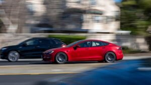 Elon Musk cho biết Tesla sẽ ngừng sản xuất Model S và X để tập trung vào robot