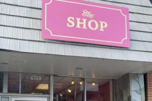 Cửa hàng quần áo mới mở tại Montclair Village, Oakland