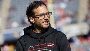 Mike McDaniel mong muốn giúp Justin Herbert phát huy hết tiềm năng trong hàng công Chargers 9 Mike McDaniel mong muốn giúp Justin Herbert phát huy hết tiềm năng trong hàng công Chargers