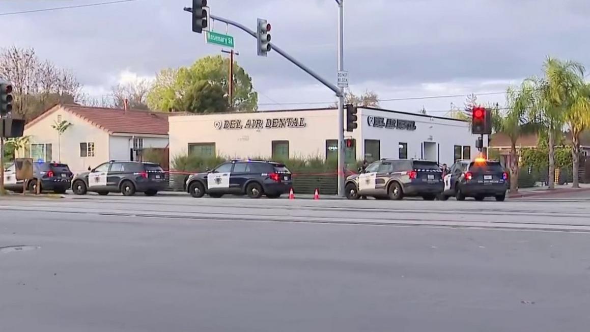 Nhiều người bị còng tay trong cuộc điều tra của cảnh sát ở San Jose 1 Multiple people handcuffed during police investigation in San Jose