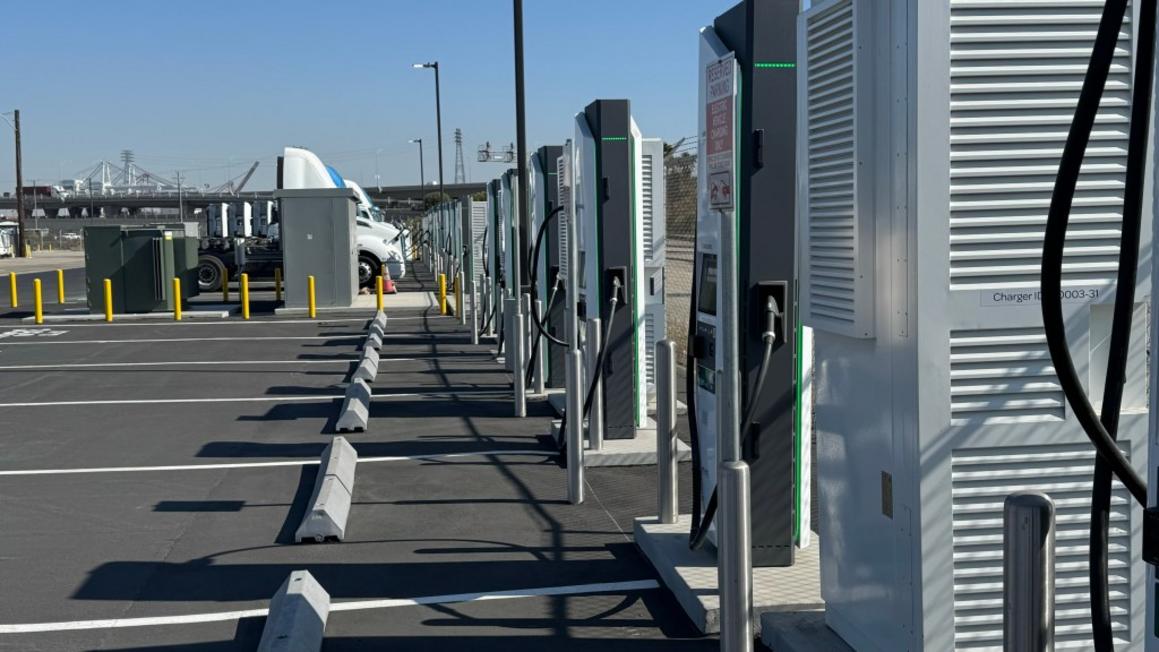 Thắng lợi tòa án trước Trump là bước đầu thúc đẩy việc sử dụng xe điện 1 OCR L EVTRUCKS2 1115 01