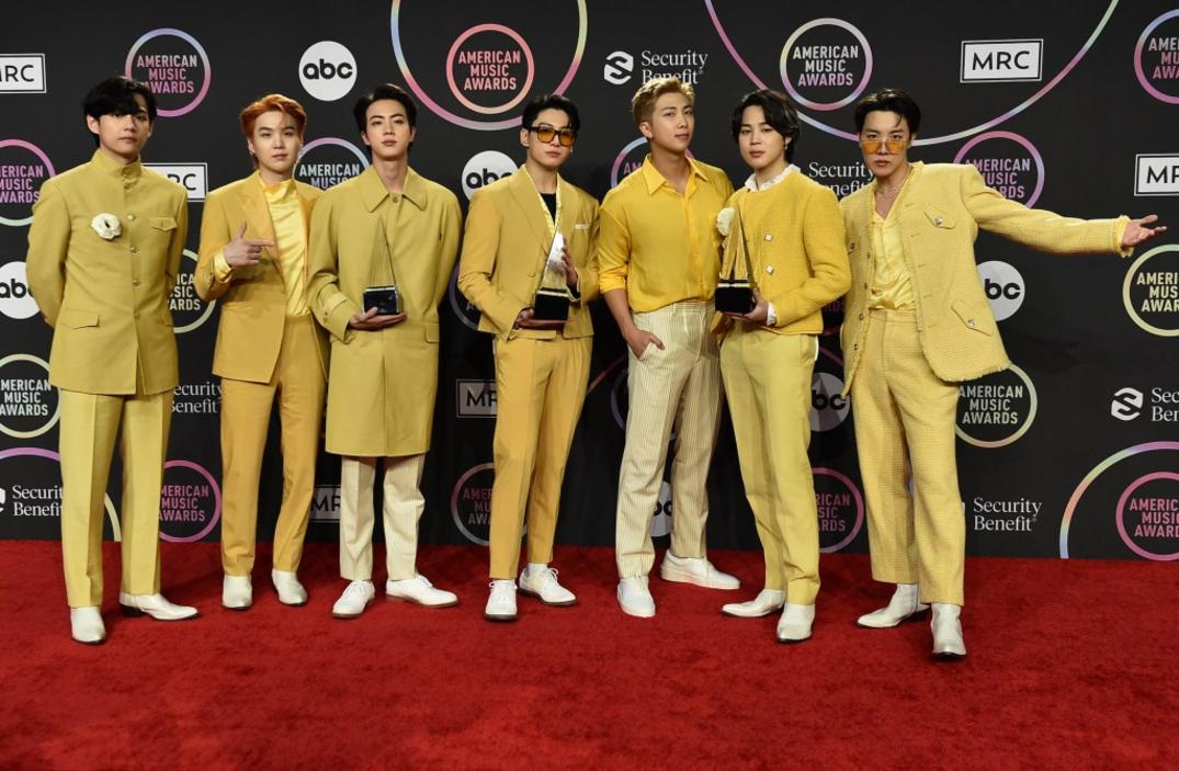 BTS Sẽ Tái Xuất với Chuyến Lưu Diễn Vòng Quanh Thế Giới 1 OCR L YEARINDINING 1226 3