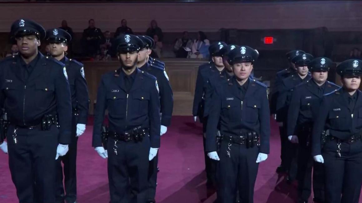 Oakland mayor to announce move to boost police staffing