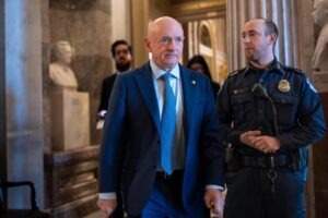 Duffy: Quân nhân đối mặt rủi ro khi thi hành mệnh lệnh