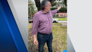 Thượng Nghị Sĩ Ted Cruz trở về Texas, đùa cợt về việc kiểm soát thời tiết 21 Thượng Nghị Sĩ Ted Cruz trở về Texas, đùa cợt về việc kiểm soát thời tiết