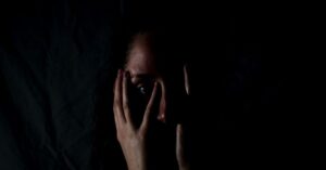 Grok AI bị hai quốc gia chặn vì tạo ảnh khiêu dâm