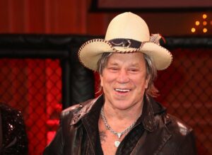 Quản lý của Mickey Rourke xác nhận GoFundMe là thật 17 Quản lý của Mickey Rourke xác nhận GoFundMe là thật