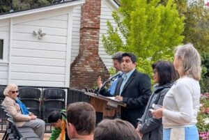 Saratoga ban đêm trở nên bất hợp pháp