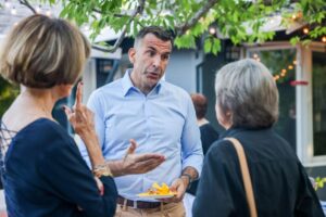 Kế hoạch đánh thuế tỷ phú gây tranh cãi trong giới Dân Chủ California