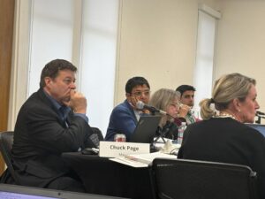 Chi phí an ninh tăng cao có thể đẩy Saratoga vào tình trạng thâm hụt ngân sách 19 Chi phí an ninh tăng cao có thể đẩy Saratoga vào tình trạng thâm hụt ngân sách