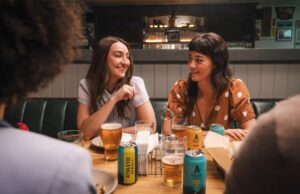 Giới trẻ Mỹ uống ít rượu, nhưng có thực sự khỏe mạnh hơn?