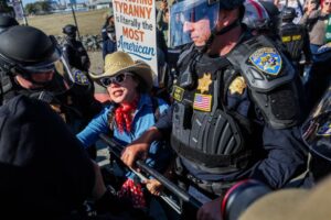 Ủy ban Hạt thông qua kế hoạch ứng phó ICE, cấm cơ quan này vào tài sản hạt