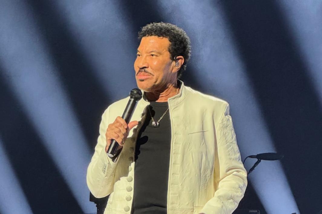 Lionel Richie khuấy động khán giả Đại học Santa Clara 1 SJM L PIZARRO COL 0128 02