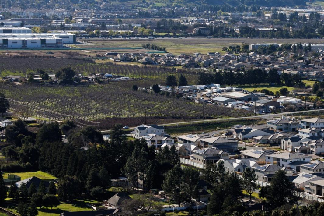 SJM L SCCHOUSING XXXX 1