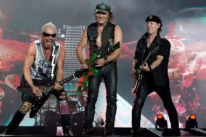 Tay bass huyền thoại của ban nhạc Scorpions, Francis Buchholz, đã qua đời ở tuổi 71 sau trận chiến ung thư riêng tư