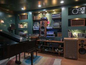 Quán bar The Middle 8 đậm chất retro ở Pleasanton sẽ đóng cửa 18 Quán bar The Middle 8 đậm chất retro ở Pleasanton sẽ đóng cửa