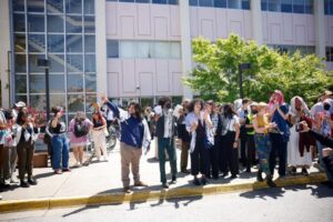 Luật sư đưa ra luận cứ cuối cùng trong vụ 5 nhà hoạt động bị buộc tội phá hoại tại Stanford 13 Luật sư đưa ra luận cứ cuối cùng trong vụ 5 nhà hoạt động bị buộc tội phá hoại tại Stanford