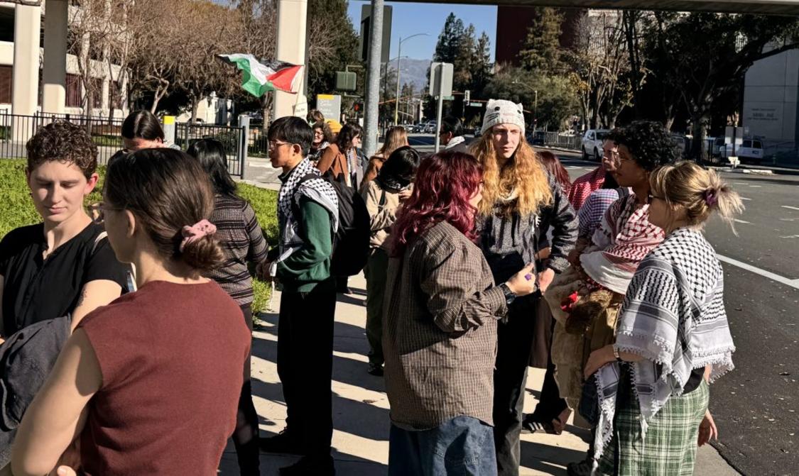 Biểu tình tại Stanford: Tòa án đối mặt với vấn đề 'tự do ngôn luận' và 'phá hoại' 1 SJM L STANTRIAL 0109 01 e1768001591715