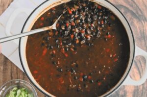 Công thức nấu món đậu đen hầm yêu thích của Julia Child từ nhà hàng Cafe Beaujolais 18 Công thức nấu món đậu đen hầm yêu thích của Julia Child từ nhà hàng Cafe Beaujolais