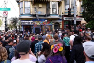 Người hâm mộ tưởng niệm Bob Weir của ban nhạc Grateful Dead