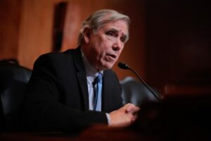 Thượng Nghị Sĩ Merkley Muốn Cải Tổ Thượng Viện 4 Thượng Nghị Sĩ Merkley Muốn Cải Tổ Thượng Viện